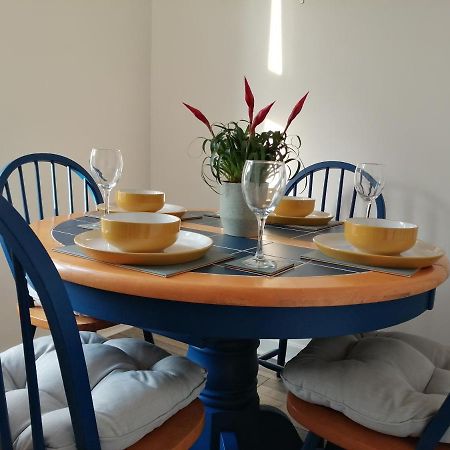 Spacious Stylish Centraly Located Flat Near Beach Largs Exterior photo