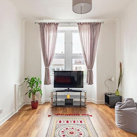 Spacious Stylish Centraly Located Flat Near Beach Largs Exterior photo